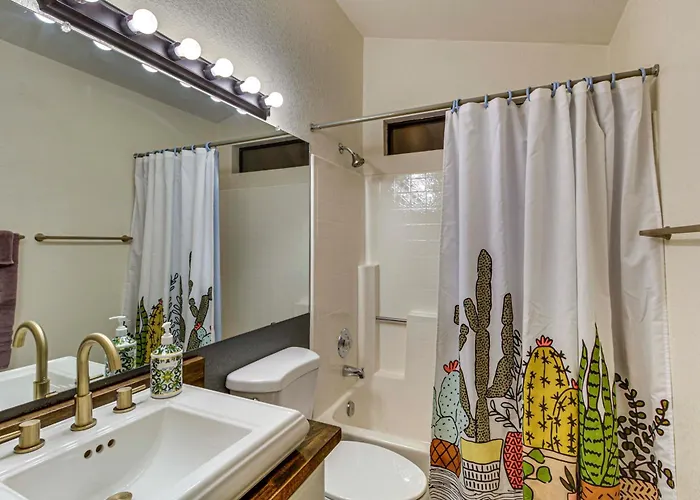 Holiday home 'coyote Casa' W/ Mtn Views In Tuscon Desert Oasis *